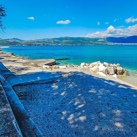 Robert By Interhome Vikendica *